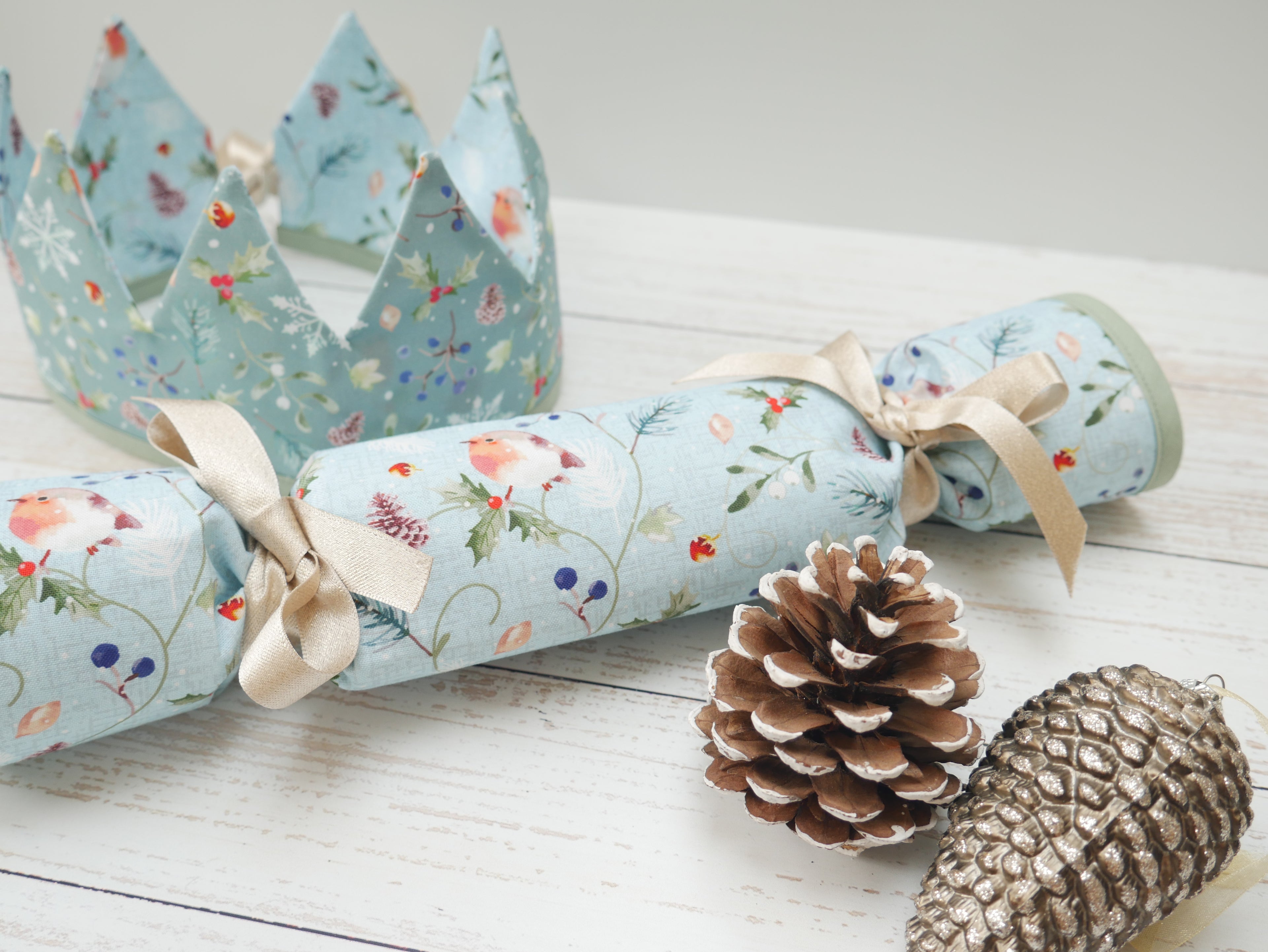 Reversible Fabric Crackers Kit - Frosty Robins (x4)-Sewing Kit-Flying Bobbins Haberdashery