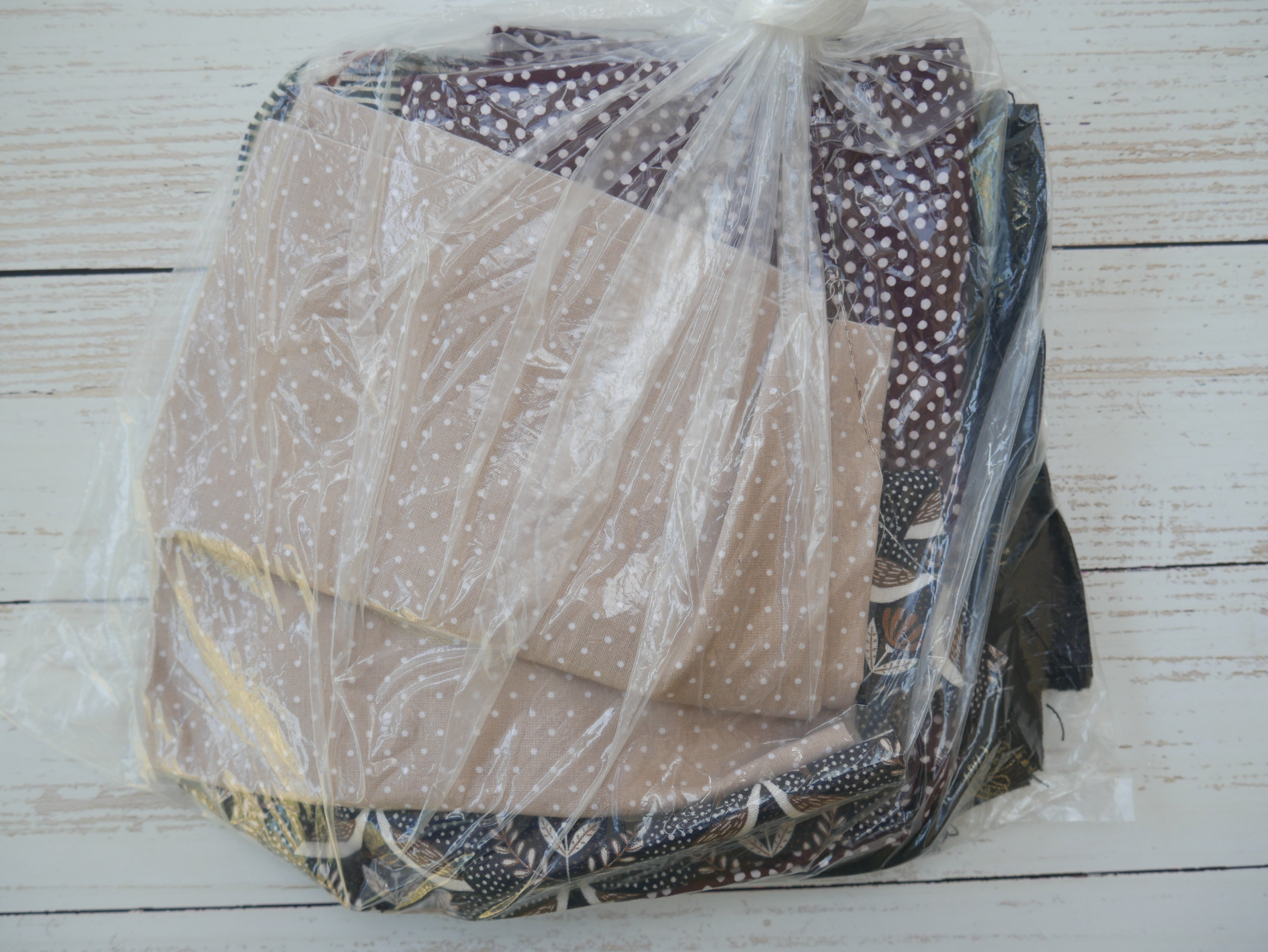 Bargain Bag 7 - Bee-Have-Fabric Pack-Flying Bobbins Haberdashery