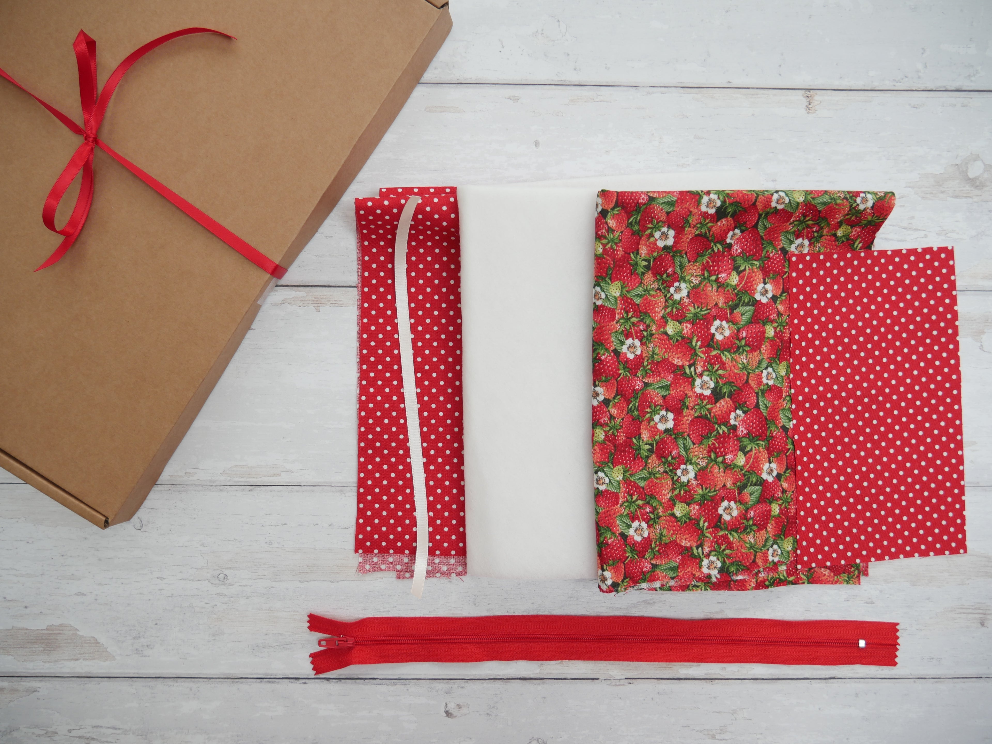 Strawberries Boxed Make-Up Bag Kit-Sewing Kit-Flying Bobbins Haberdashery