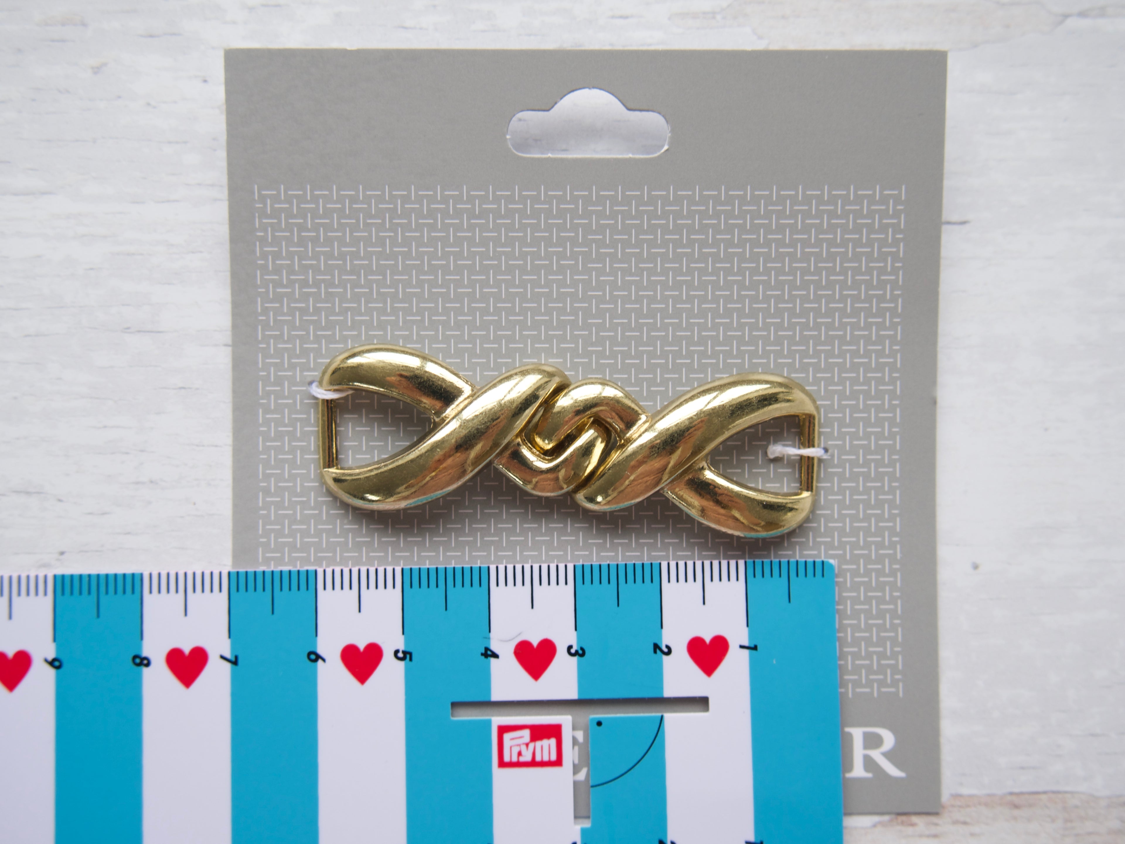 Fashion Buckle by Vogue, Twist in Gold-Trim-Flying Bobbins Haberdashery