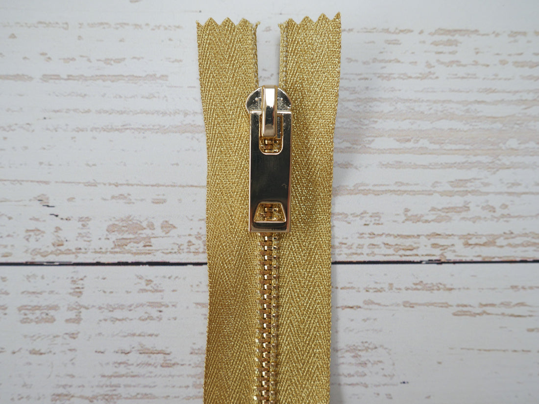 Glisty Gold Metal Zip, 25cm