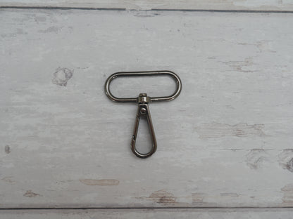 38mm Swivel Hook in Gun-Metal-Trim-Flying Bobbins Haberdashery