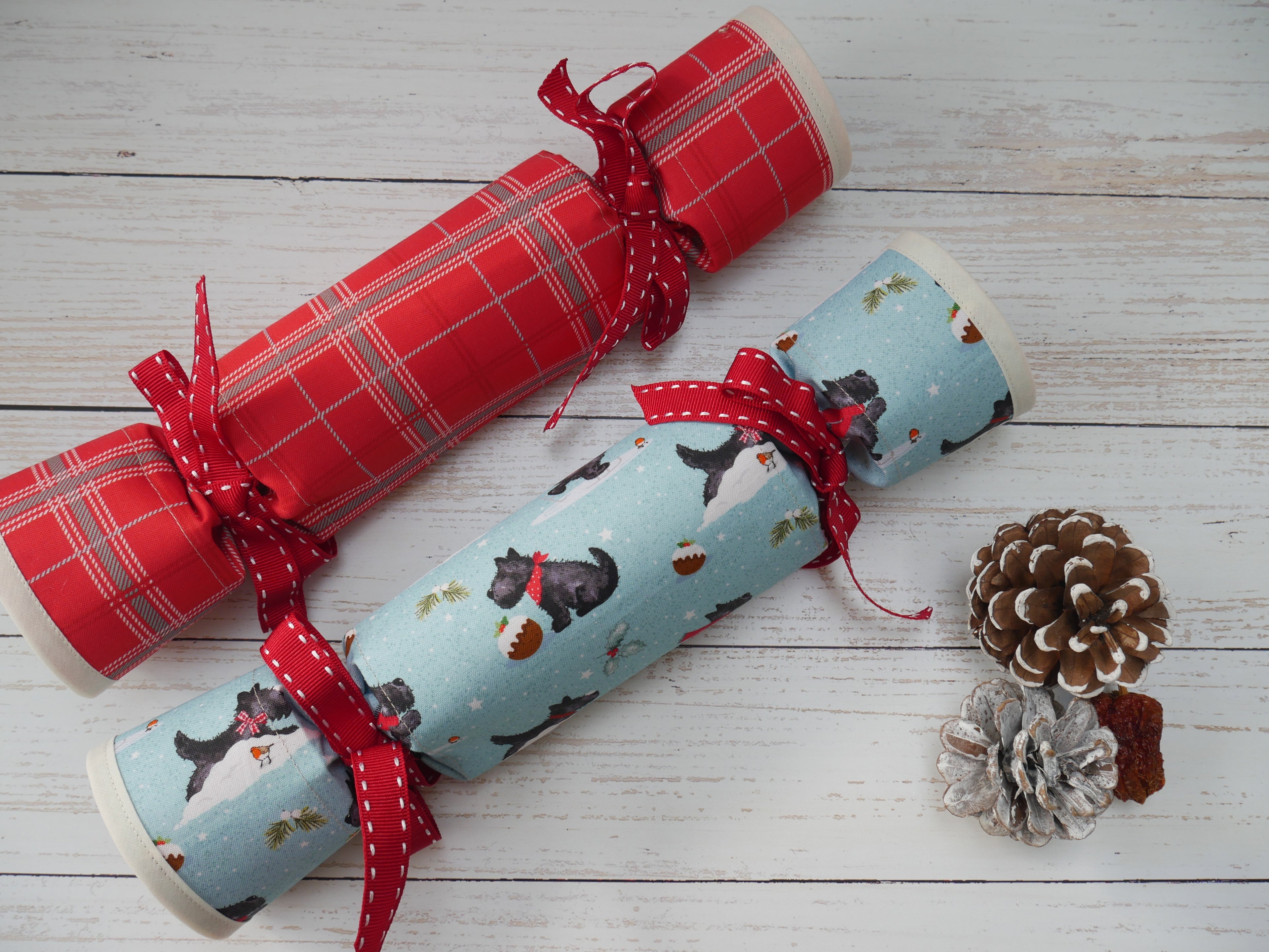 Reversible Fabric Crackers Kit - Scottie Dogs (x4)-Sewing Kit-Flying Bobbins Haberdashery