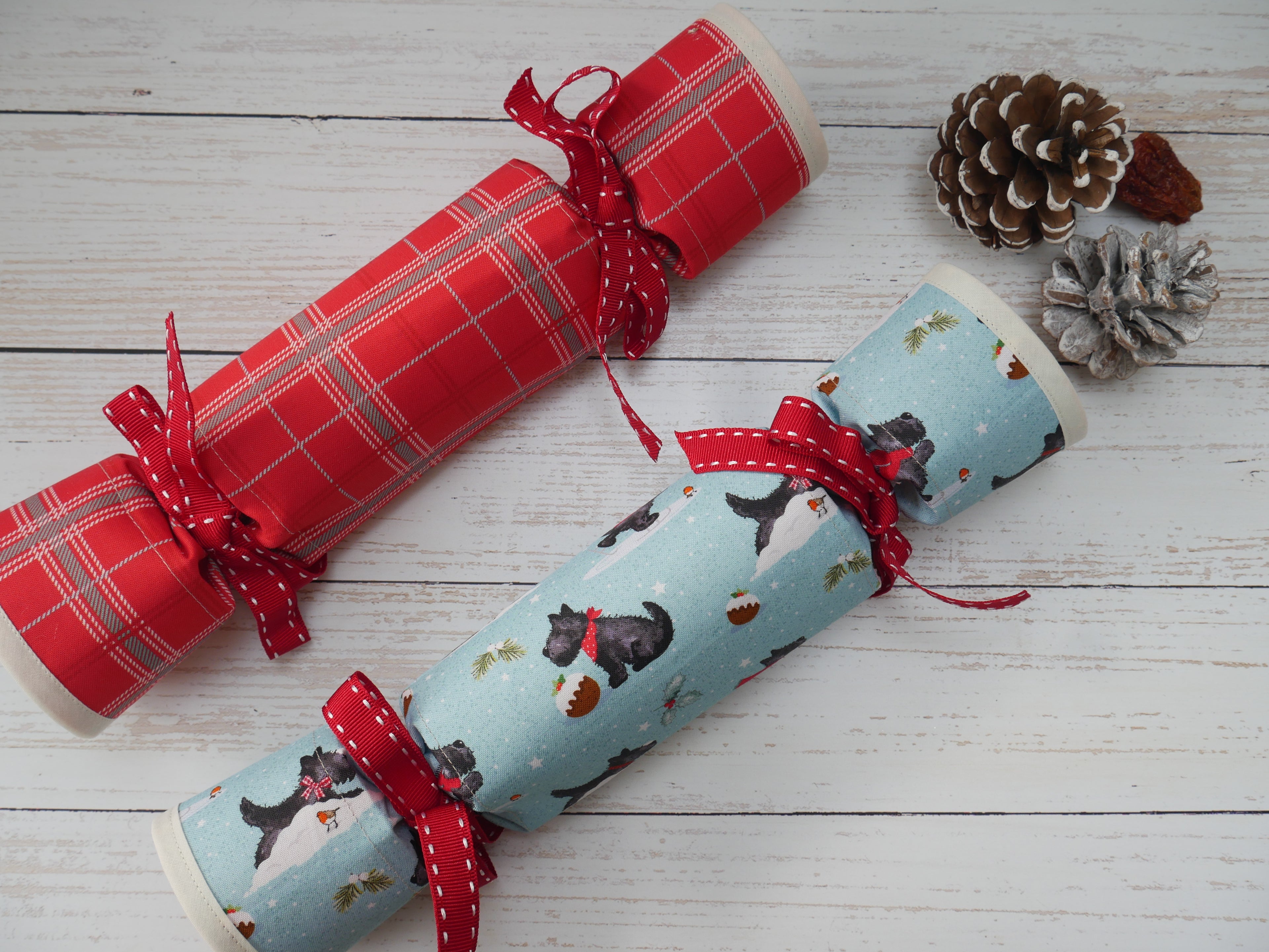 Reversible Fabric Crackers Kit - Scottie Dogs (x4)-Sewing Kit-Flying Bobbins Haberdashery