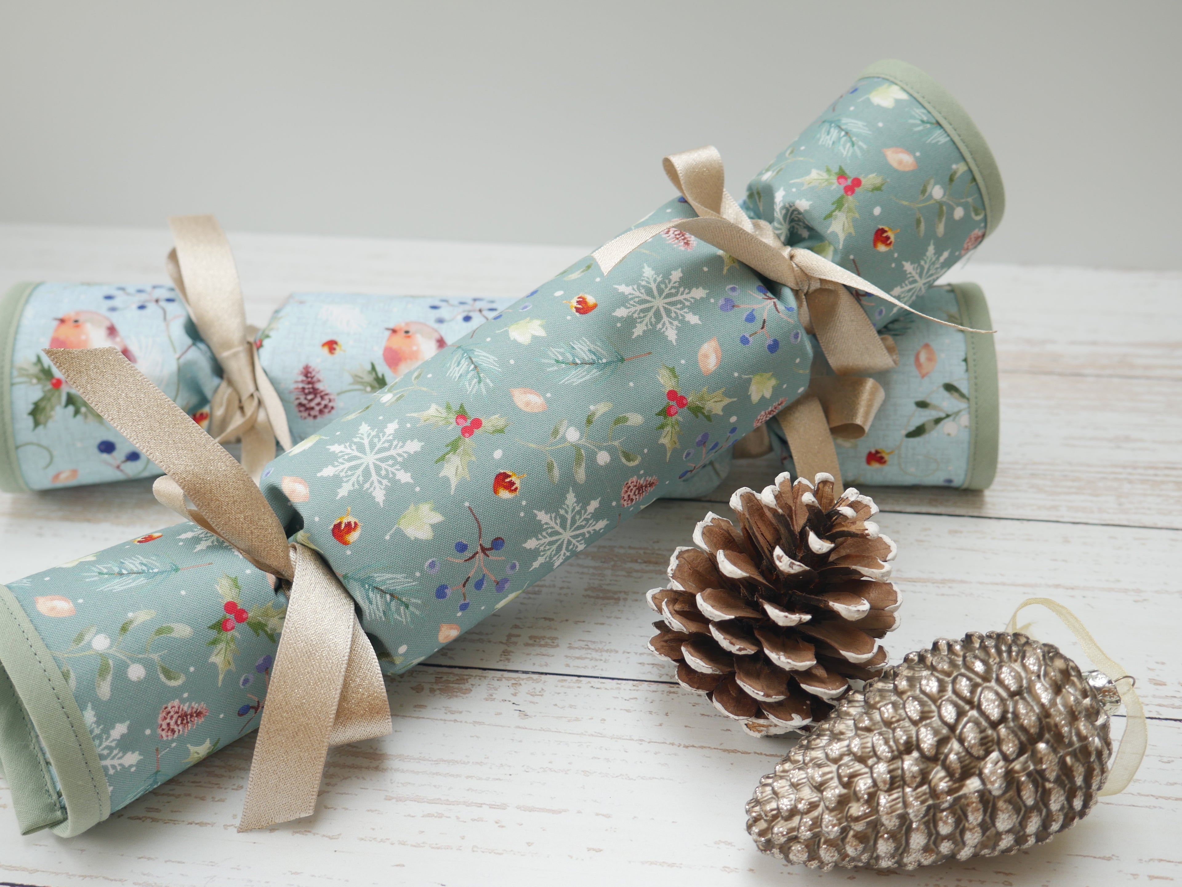 Reversible Fabric Crackers Kit - Frosty Robins (x4)-Sewing Kit-Flying Bobbins Haberdashery