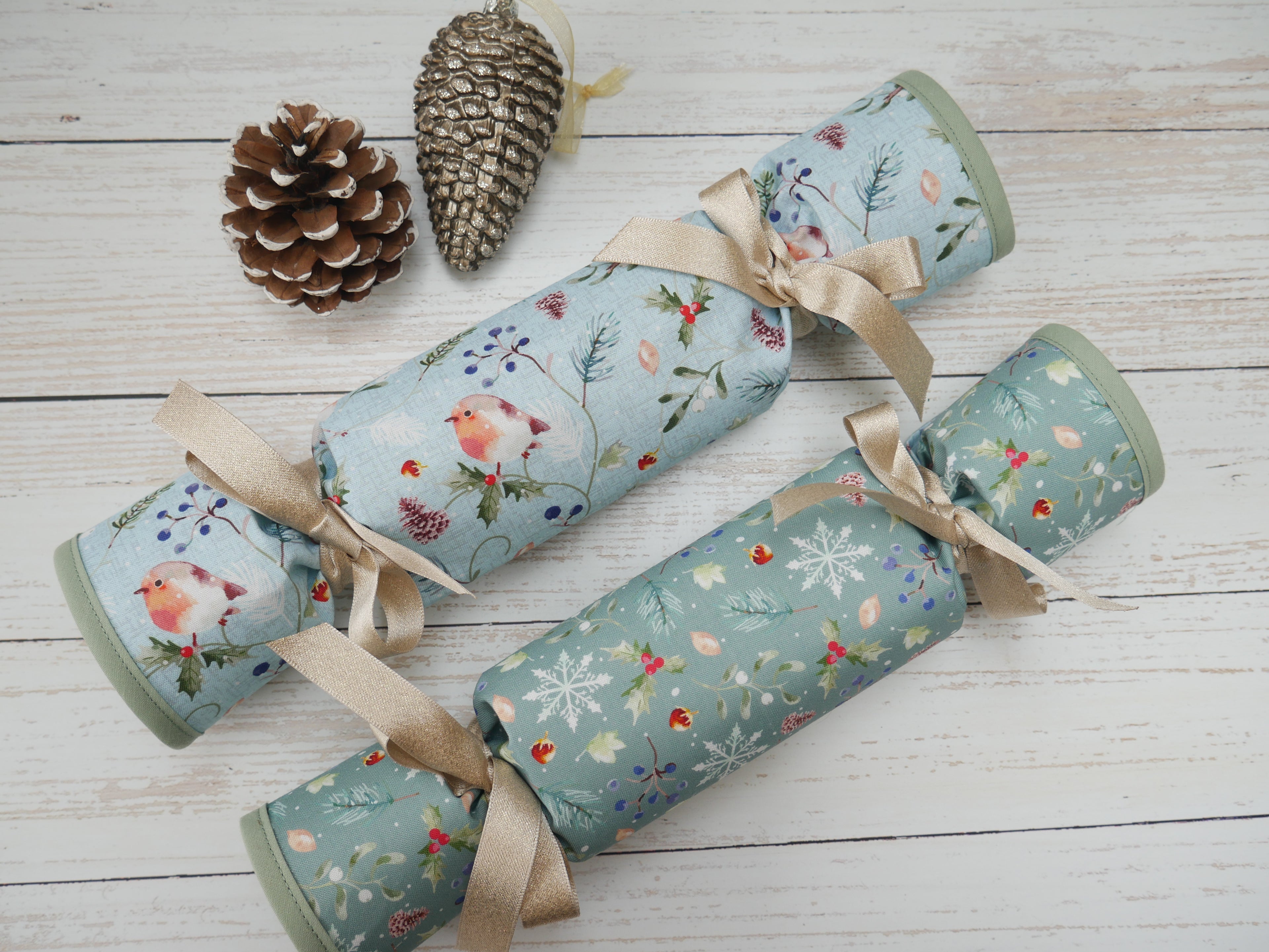 Reversible Fabric Crackers Kit - Frosty Robins (x4)-Sewing Kit-Flying Bobbins Haberdashery